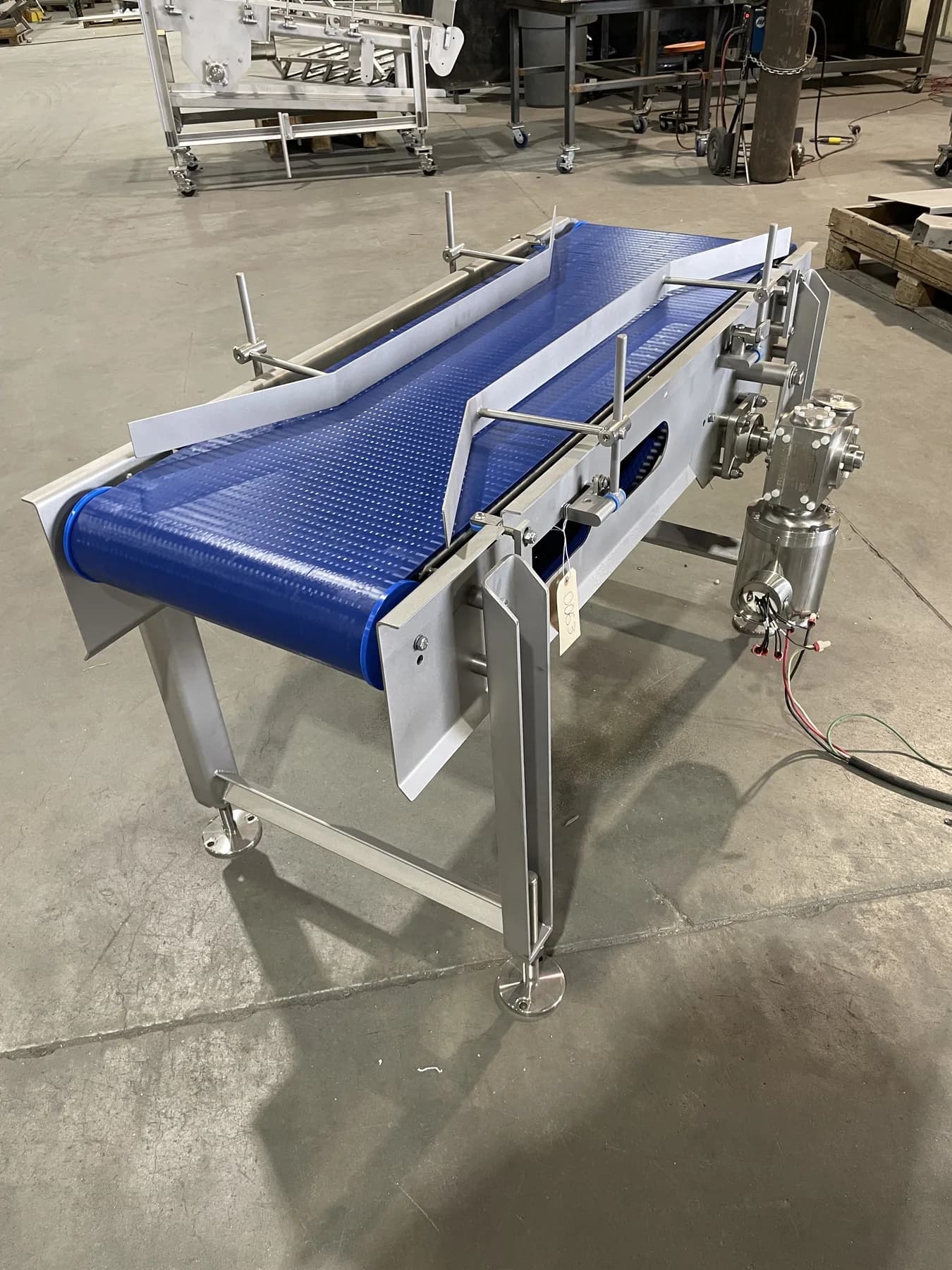 Discharge-end view of conveyor belt and adjustable guide hardware